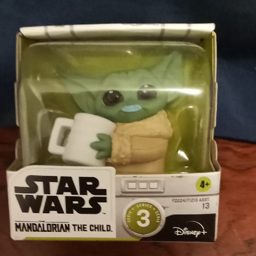 Star Wars Mandalorian The Child Figure - Green and Tan